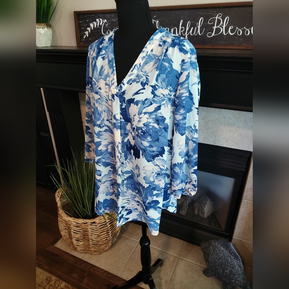 Jones New York Blue and White 3/4 Sleeve Relaxed Blouse - Picture 2 of 8